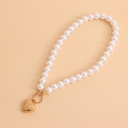 Vintage Pearl Necklace Metal Heart Pendant..