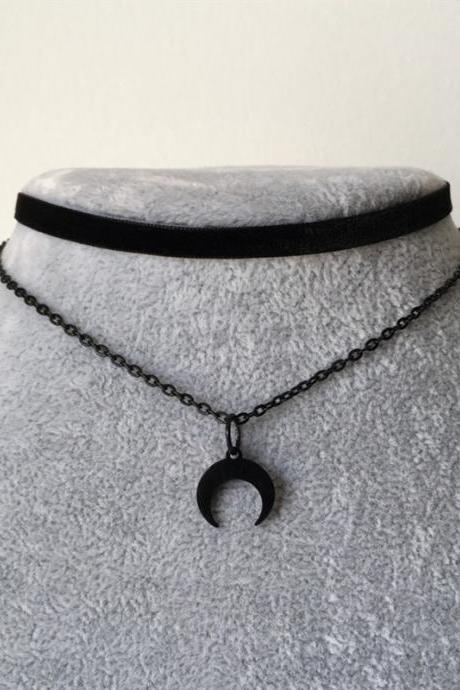 Gothic Black Moon Charm Necklace Mysterious Velvet Collar Fashion Witch Jewelry Gift Emo Personality Crescent Jewelry