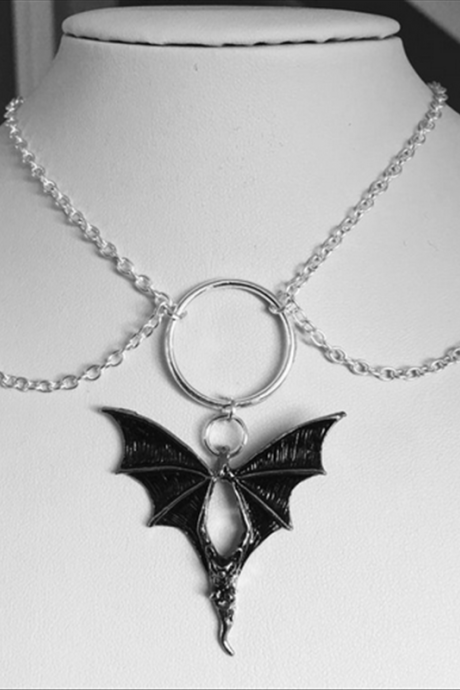 Fashion Flying Vampire Bat Necklace Retro Gothic Jewelry Creative Gift Punk Demon Female Aesthetics
