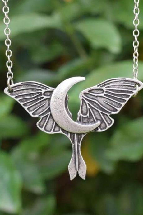 Fashion Retro Moon Moth Necklace Gothic Moth Necklace Witch Jewelry Women's Halloween Party Gift