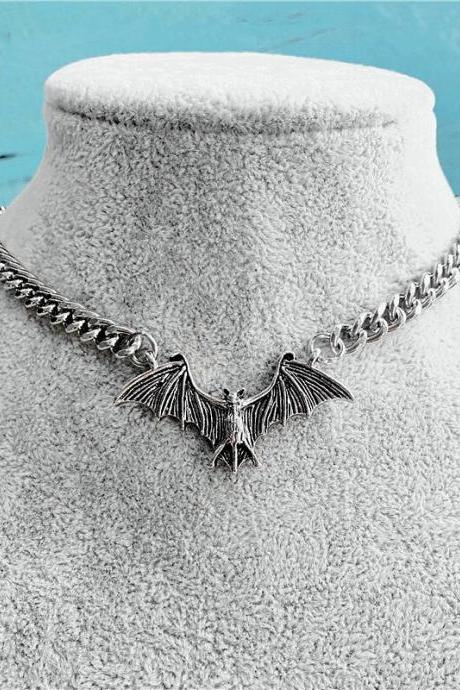 Fashion Retro Punk Gothic Bat Chain Necklace Animal Choking Halloween Gift Hip Hop Girl Jewelry Gift
